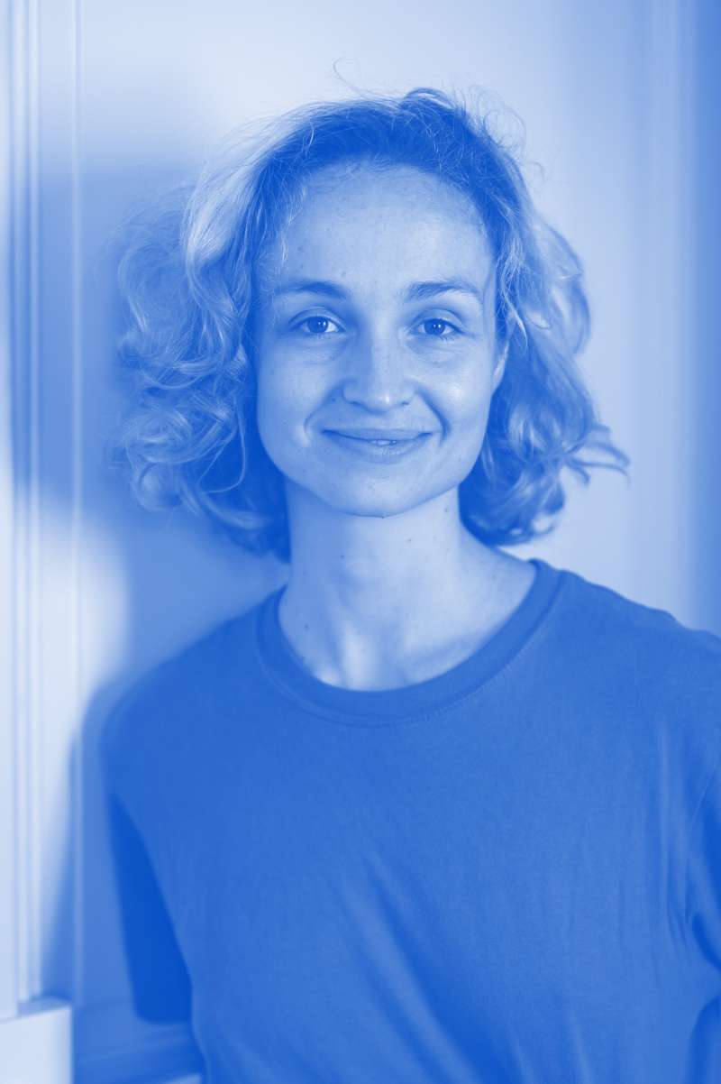 Portrait d'Alix Merle gesalt thérapeute basée à Montreuil